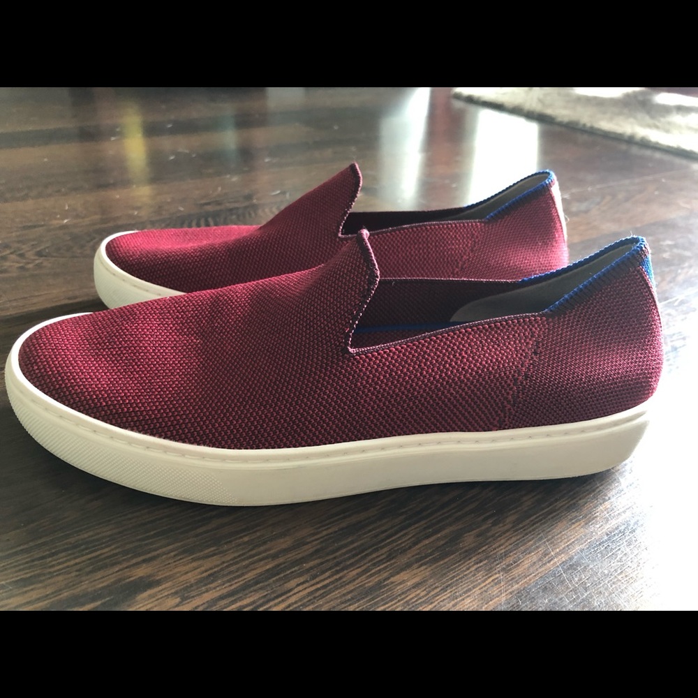 NWOT Rothys Sneaker size 7 in Garnet (retired)